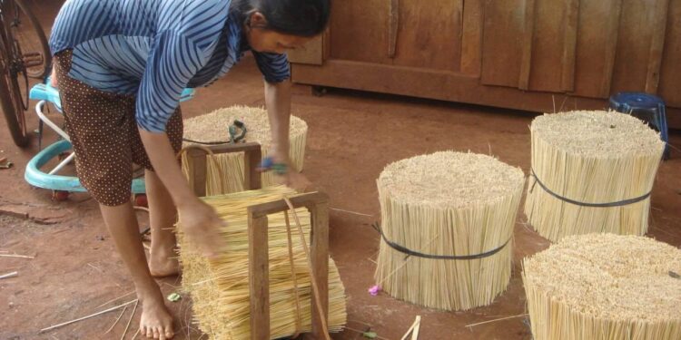 បទយកការណ៍៖ របរ​​ធ្វើ​ធូបអ្នកស្រុកជើងព្រៃ​​​ធ្លាក់​ចុះ ​ដោយ​សារលក់​បាន​​​តម្លៃ​ទាប​ ខណៈ​​​ធូប​​លក់​​លើ​ទីផ្សារ​​ភាគ​​ច្រើន​​​នាំចូ​ល​ពី​ប្រទេស​​ជិត​​ខាង​