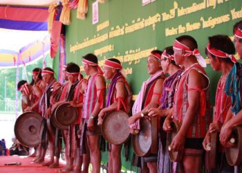 ទិដ្ឋភាពប្រជាពលរដ្ឋជនជាតិដើមភាគតិចឡើងសម្តែងរបាំប្រពៃណីរបស់ខ្លួននៅក្នុងទិវាអន្តរជាតិជនជាតិដើមភាគតិចពិភពលោកលើកទី ២៩ និងលើកទី ១៩ នៅកម្ពុជាកាលពីឆ្នាំ២០២៣។ (ផ្តល់ឱ្យ)