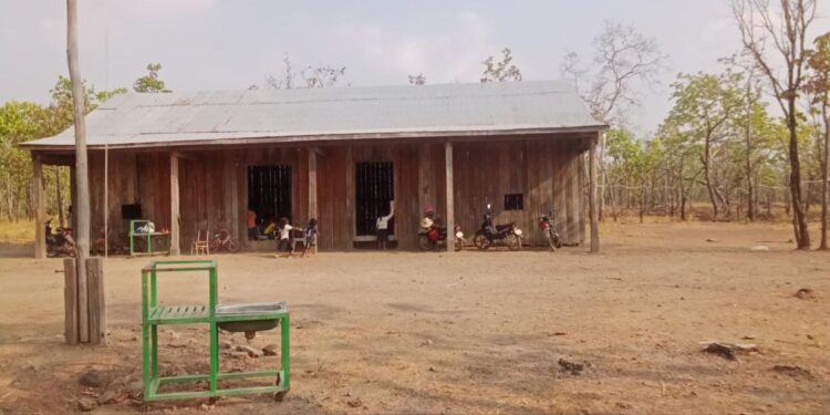 ទិដ្ឋភាពសាលារៀនសហគមន៍ស្រែខ្ទុម ស្ថិតនៅភូមិទ្រាប ឃុំថ្មី ស្រុកចិត្របុរី ខេត្តក្រចេះនៅខែមិថុនា ឆ្នាំ២០២៥។ (ផ្តល់ឱ្យ)