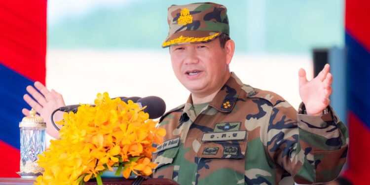 នាយករដ្ឋមន្ត្រីកម្ពុជា លោក ហ៊ុន ម៉ាណែត ថ្លែងនៅក្នុងឱកាសអញ្ជើញជាអធិបតីភាពខួបលើកទី៣២ ទិវាកងរាជអាវុធហត្ថ១៤ កក្កដា ឆ្នាំ២០២៥។ (នាយករដ្ឋមន្ត្រី ហ៊ុន ម៉ាណែត)