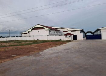 ទិដ្ឋភាពរោងចក្រកែច្នៃស្វាយរបស់ក្រុមហ៊ុន ហៅរួយដា មានថៅកែជាជនជាតិចិន ដែលមានទីតាំងស្ថិតនៅក្នុងភូមិប្រីពីរ ឃុំស្រែជាខាងជើង ស្រុកដងទង់ ខេត្តកំពត នៅថ្ងៃទី៨ ខែសីហា ឆ្នាំ២០២៥។ (ប៉ូ សាគុន)