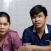 អ្នកស្រី ពៅ រស្មី(ឆ្វេង) និងលោក ឡិច ជូឡាយ(ស្ដាំ) អតីតបុគ្គលិកក្រុមហ៊ុនណាហ្គាវើលដ៍(NagaWorld) កំពុងផ្ដល់សម្ភាសន៍នៅថ្ងៃទី៤ ខែមេសា ឆ្នាំ២០២៦ នៅភ្នំពេញ អំពីស្ថានភាពរស់នៅនិងដំណើរស្វែងរកយុត្តិធម៌ជុំវិញវិវាទការងារជាមួយក្រុមហ៊ុននេះ។ (អ្នកស្រី នឿន ដាវីន)