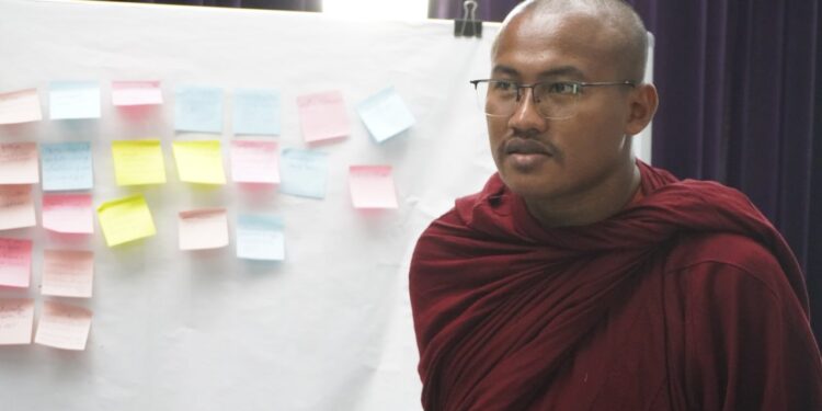 រូបភាពព្រះតេជព្រះគុណ ជា វុទ្ធី ដែលបានចូលរួមវគ្គបណ្តុះបណ្តាលជាមួយមជ្ឈមណ្ឌលកម្ពុជាដើម្បីប្រព័ន្ធផ្សព្វផ្សាយឯករាជ្យ(CCIM)នៅរាជធានីភ្នំពេញ ឆ្នាំ២០២៦។ (CCIM)