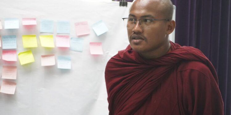 រូបភាពព្រះតេជព្រះគុណ ជា វុទ្ធី ដែលបានចូលរួមវគ្គបណ្តុះបណ្តាលជាមួយមជ្ឈមណ្ឌលកម្ពុជាដើម្បីប្រព័ន្ធផ្សព្វផ្សាយឯករាជ្យ(CCIM)នៅរាជធានីភ្នំពេញ ឆ្នាំ២០២៦។ (CCIM)